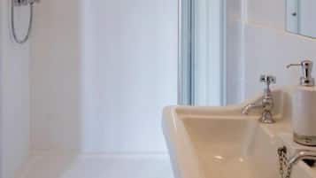 Twin kamer, en-suite badkamer | Badkamer