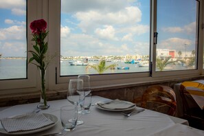 Lunch and dinner served, Italian cuisine