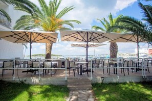Lunch and dinner served, Italian cuisine - Hotel Isola Lo Scoglio (Porto Cesareo)
