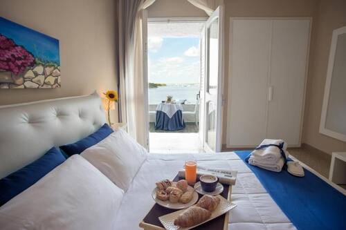 Minibar, escritorio, wifi gratis