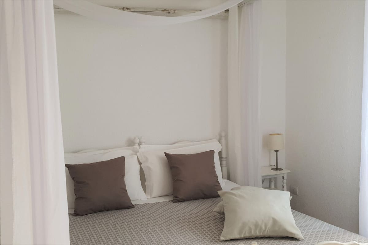 Romantic Double Room, Beach View | Minibar, desk, free WiFi