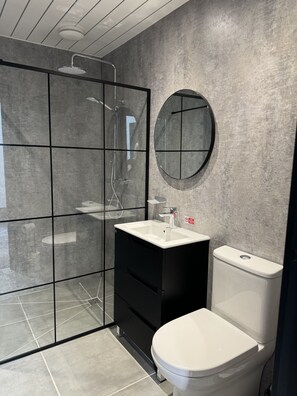 Double Room, Ensuite | Bathroom - The Station Hotel (Worksop)