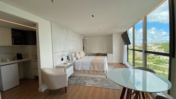 Suíte estúdio executiva | Frigobar, cofres nos quartos, individualmente mobiliados