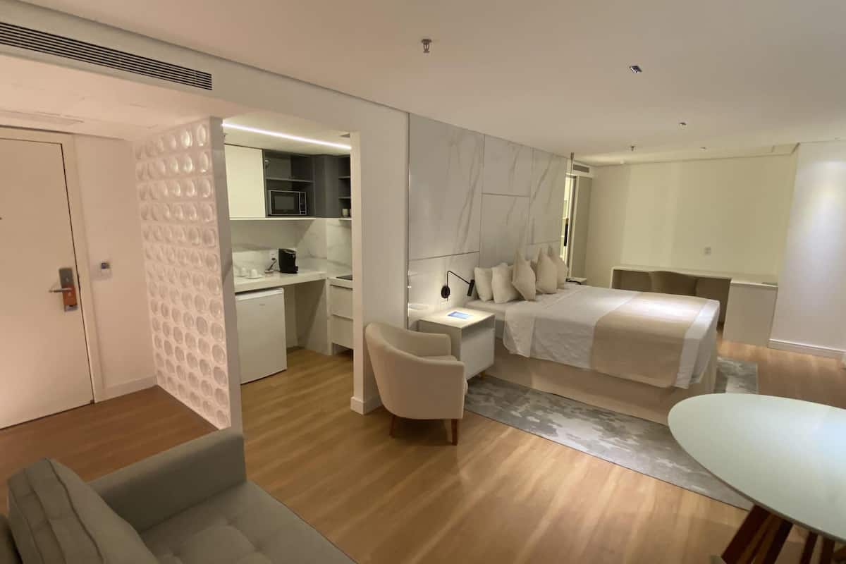 Minibar, in-room safe, soundproofing, free WiFi