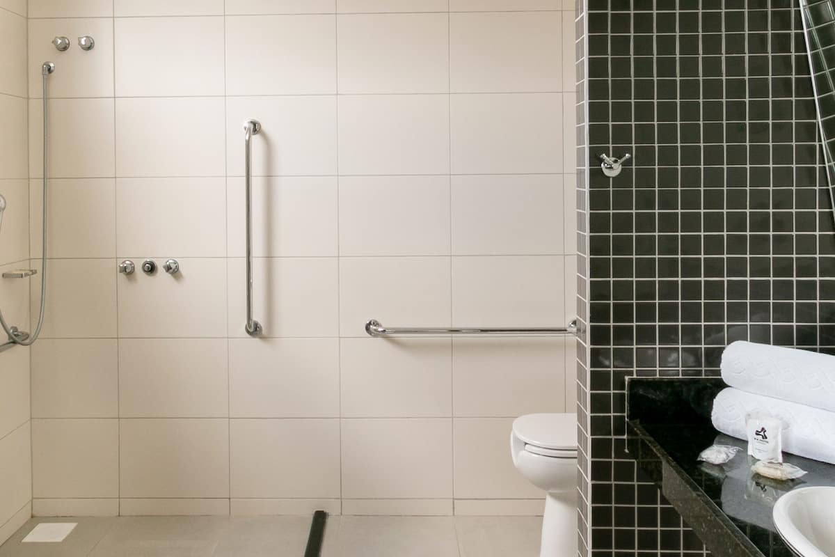 shower, free toiletries, towels