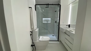 Executive Studio Suite | Minibar, in-room safe, individually furnished, soundproofing