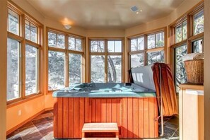 Indoor spa tub