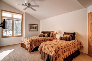 House, 6 Bedrooms, Hot Tub | 6 bedrooms, minibar, individually decorated, free WiFi