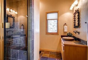 House, 6 Bedrooms, Hot Tub | Bathroom | Combined shower/bathtub, towels