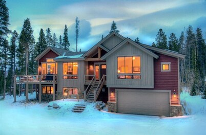 Lone Hand Lodge Peak 7 Home by Pinnacle Lodging