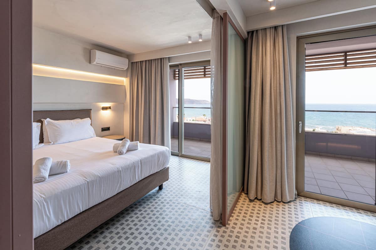 Suite with Jacuzzi & Panoramic Sea view | In-room safe, desk, soundproofing, iron/ironing board (on request)