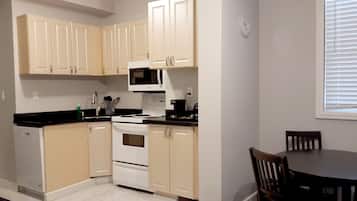 Apartment, 1 Bedroom, Kitchen | Private kitchen | Fridge, microwave, coffee/tea maker