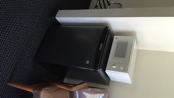 Standard Room, 1 King Bed | Mini-refrigerator