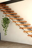 Iron/ironing board, bed sheets