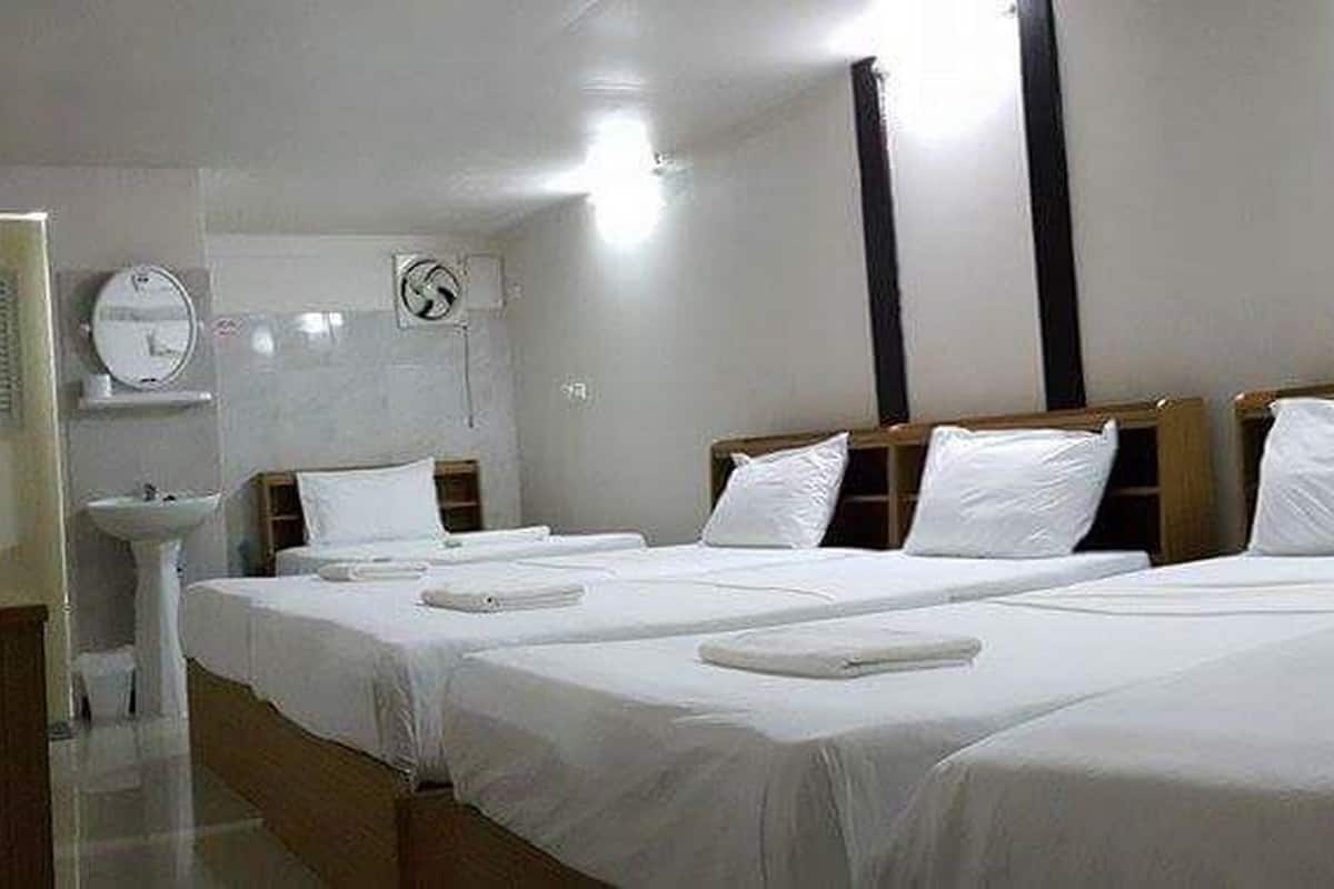 Dormitorio compartido Confort, baño privado | Camas extra y wifi gratis