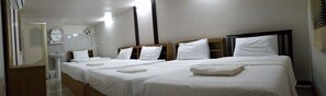 Comfort Shared Dormitory, Private Bathroom - B Place Guesthouse (Ko Phi Phi)