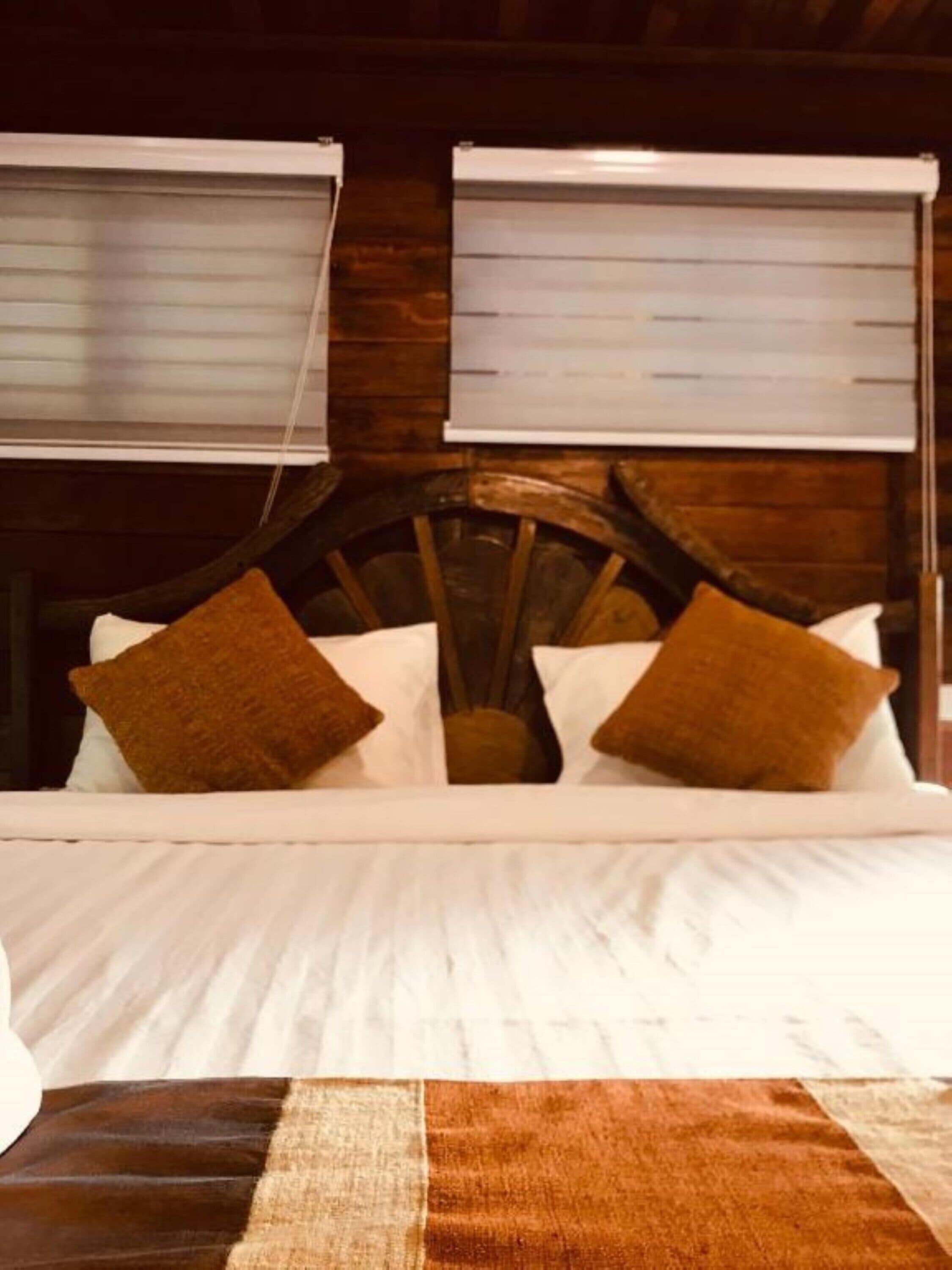Minibar, desk, free WiFi, bed sheets