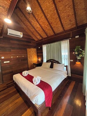 Minibar, skrivebord, wi-fi (inkludert) og sengetøy