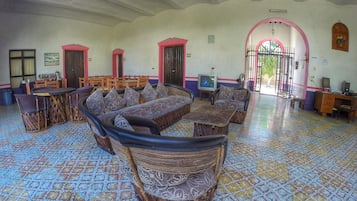 Lobby lounge