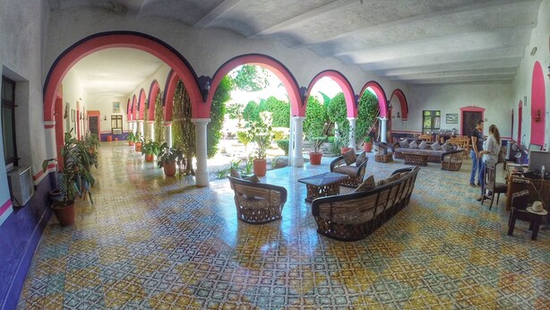 Lobby lounge