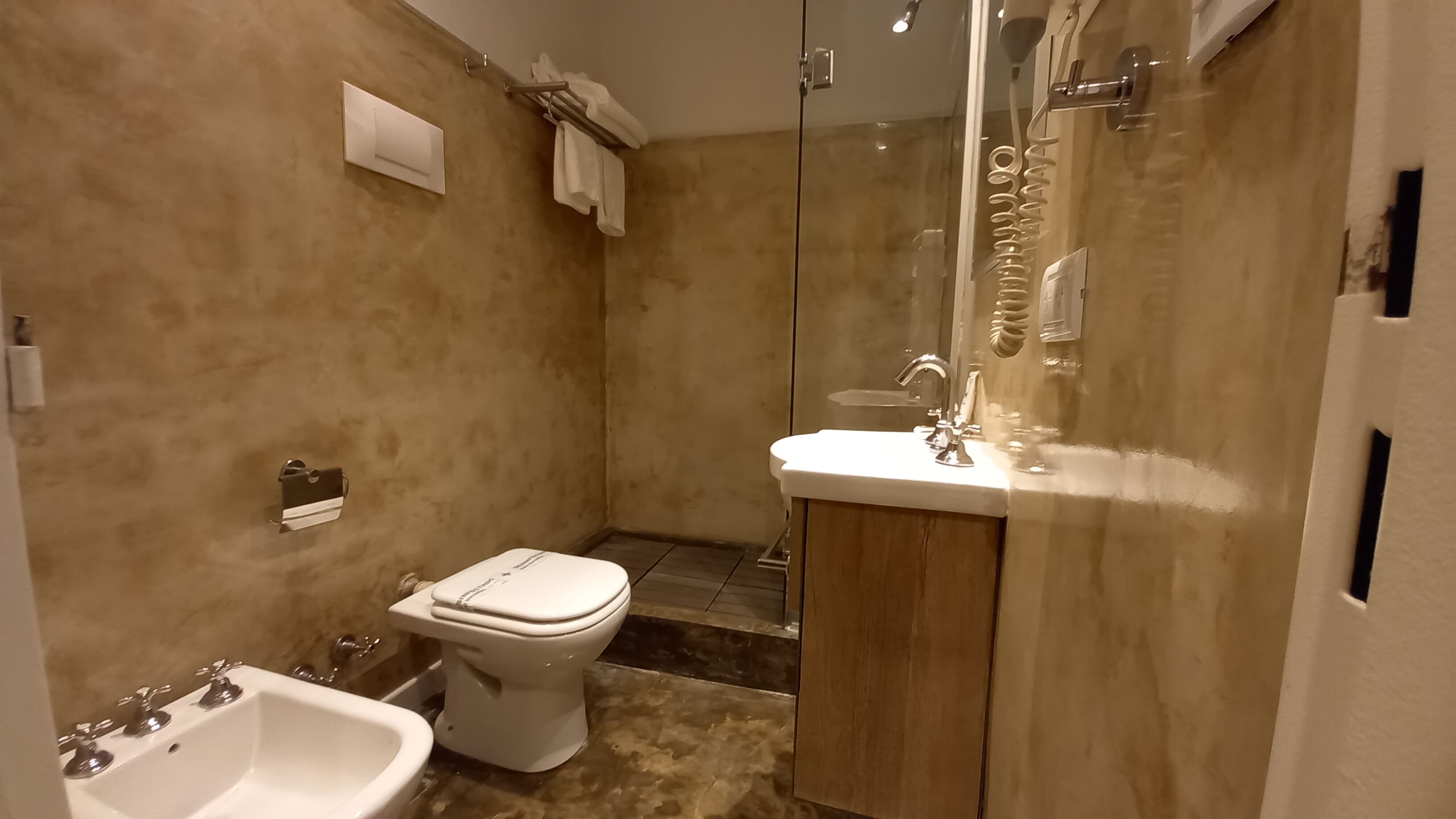 shower, free toiletries, hair dryer, bidet