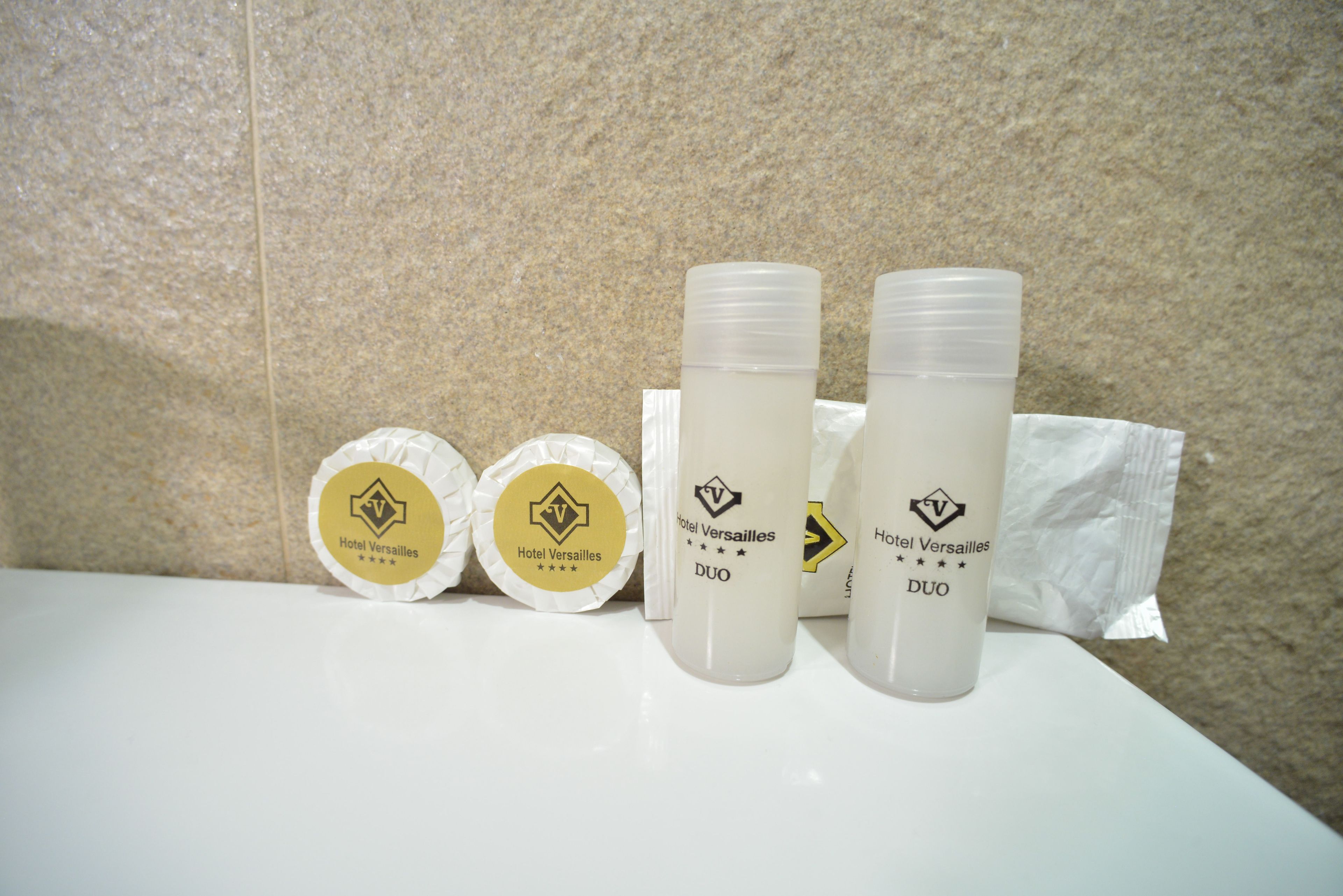 shower, free toiletries, hair dryer, bidet