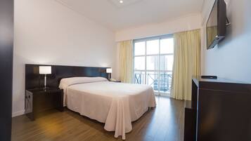 Doppia Superior | Una cassaforte in camera, una scrivania