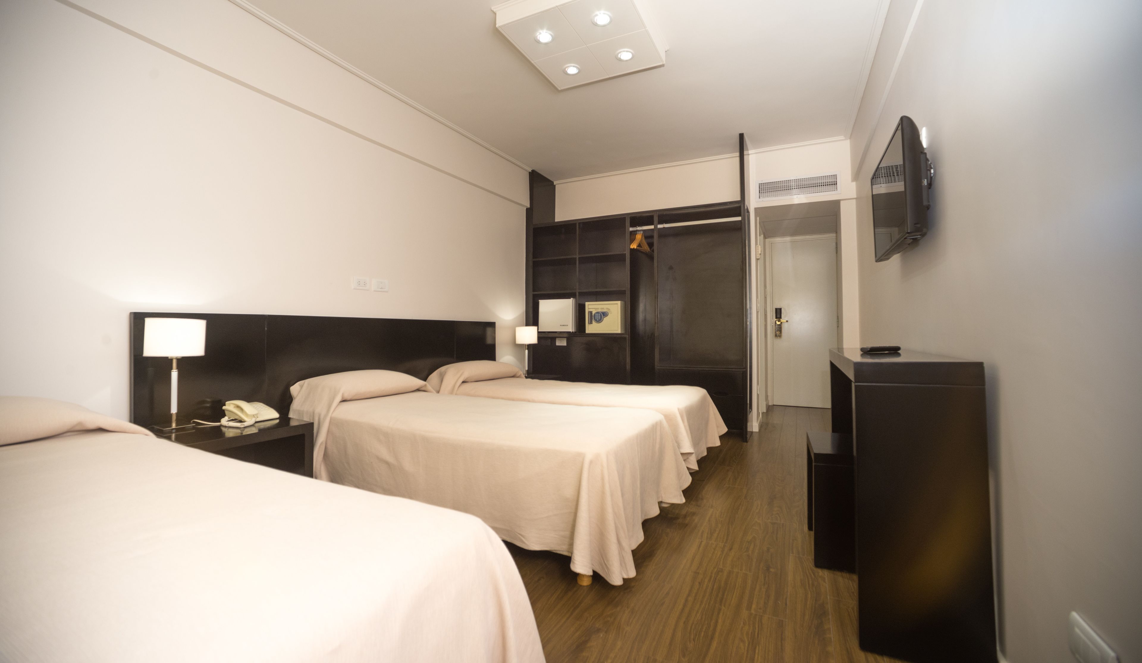 superior triple room | 1 bedroom, in-room safe, desk, free cots/infant beds