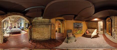 تلفزيون بشاشة مسطحة بحجم 32-بوصة يعرض قنوات تلفزيونية باشتراك مدفوع