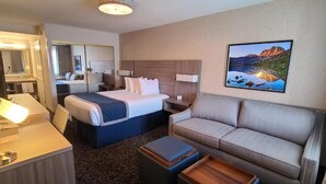 Desk, laptop workspace, iron/ironing board, WiFi (free) - Dow Villa Motel (Lone Pine)