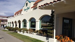 Exterior - Dow Villa Motel (Lone Pine)