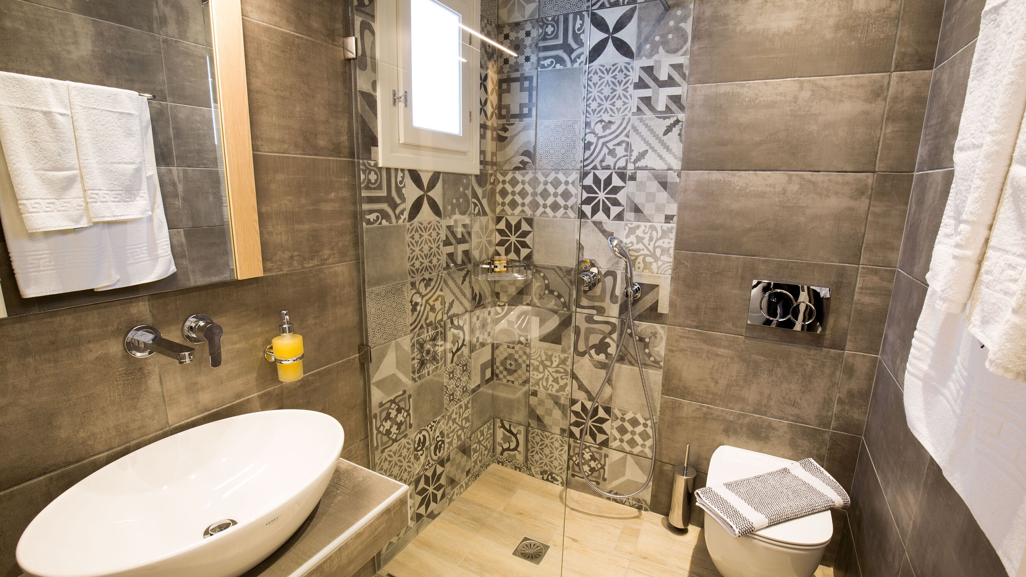 superior studio | bathroom | shower, free toiletries, hair dryer, towels