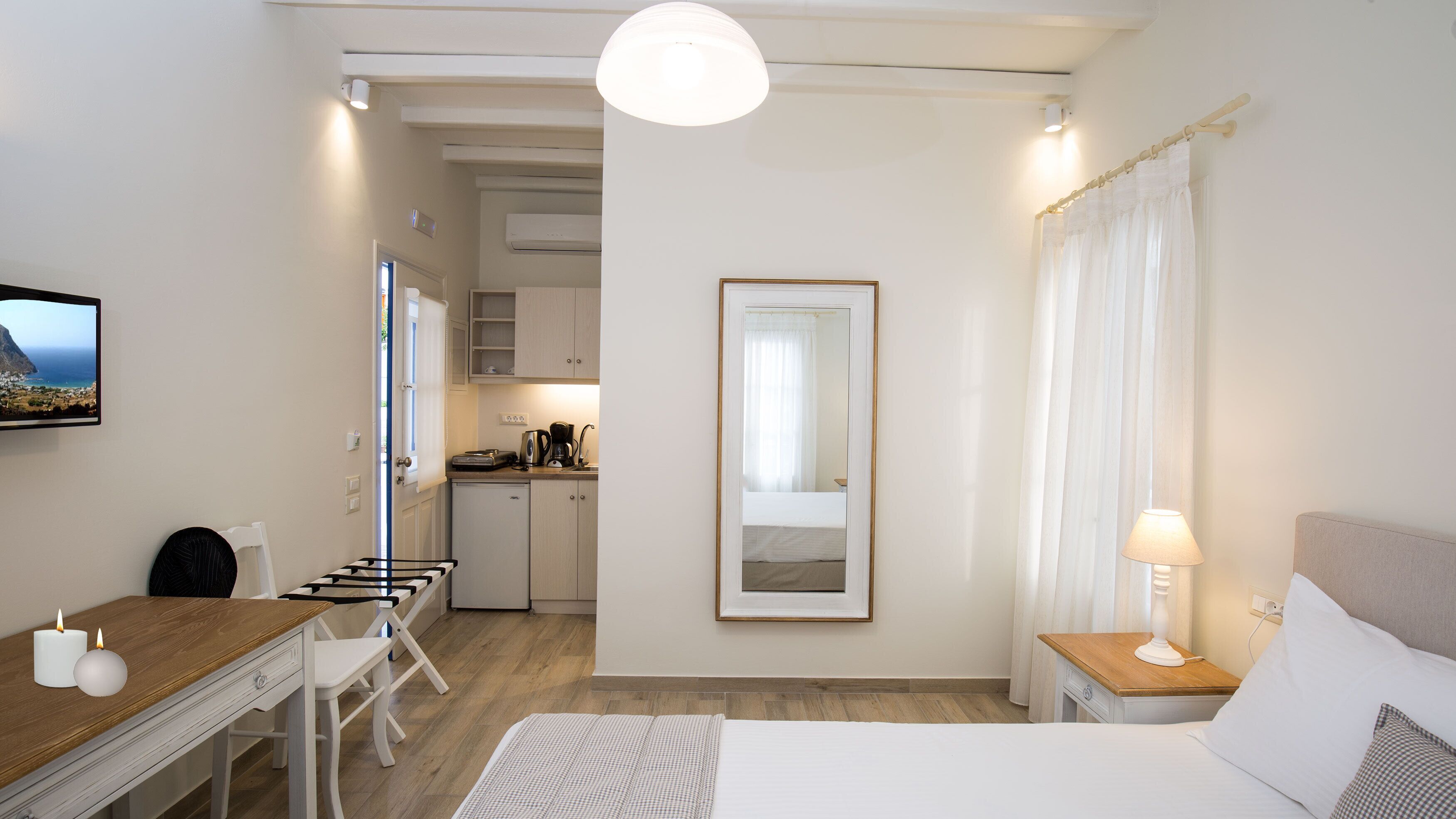 superior studio | desk, iron/ironing board, free wifi, bed sheets