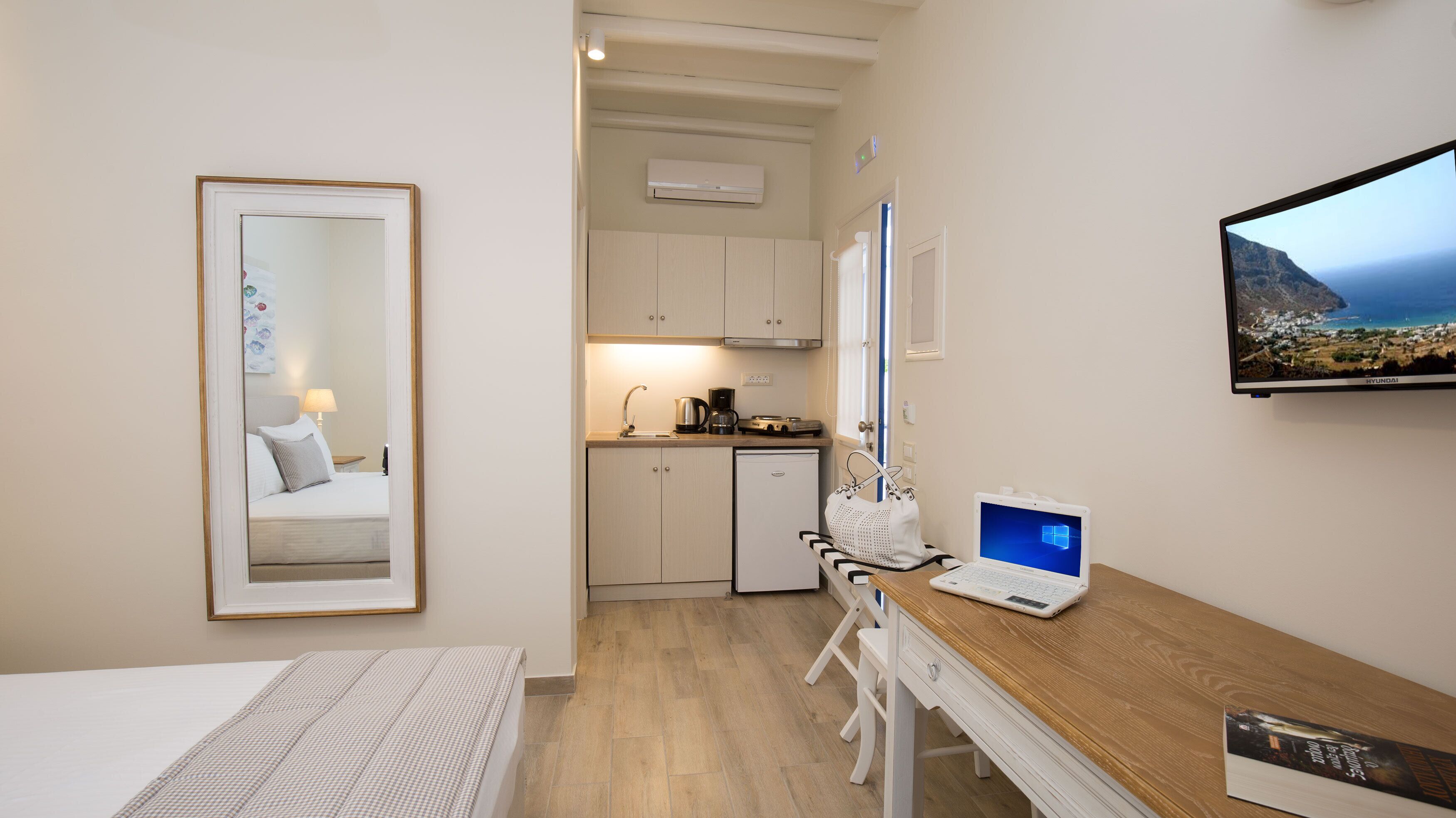 superior studio | private kitchenette | fridge, stovetop, coffee/tea maker, electric kettle