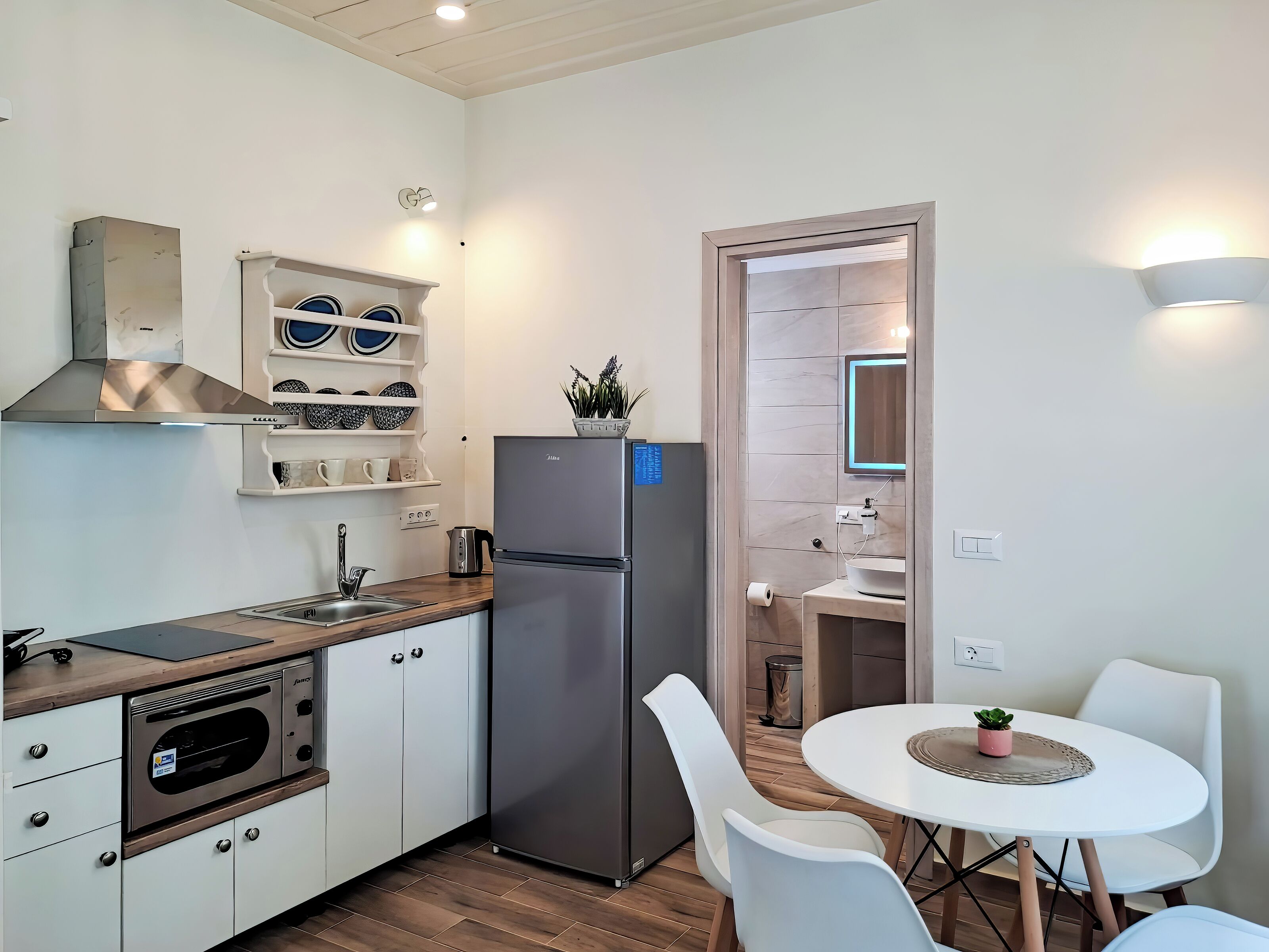 superior studio, partial sea view | private kitchen | fridge, stovetop, coffee/tea maker, electric kettle