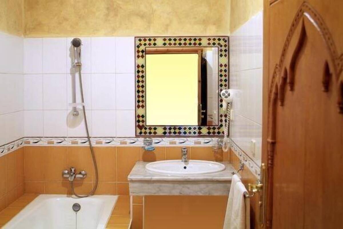 Single Room, 1 Single Bed | Desk, blackout curtains, free cots/infant beds, rollaway beds