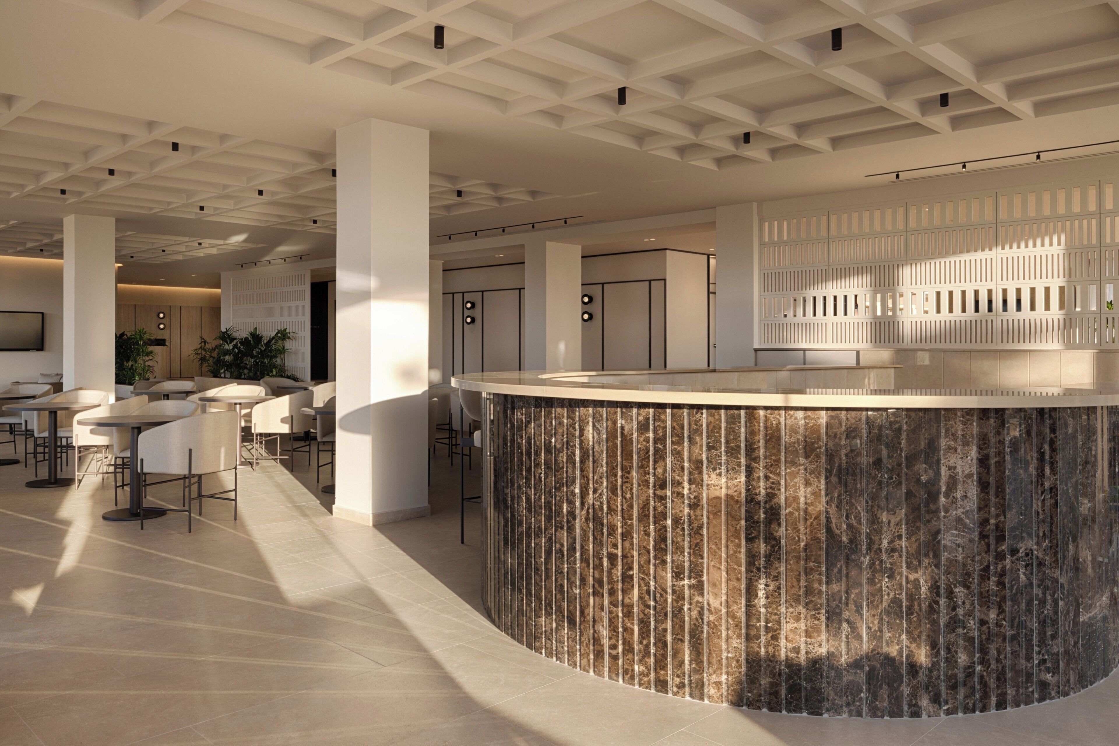 3 bars/lounges
