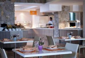 Free daily buffet breakfast - Atlantica Thalassa Hotel - All Inclusive (Kos)