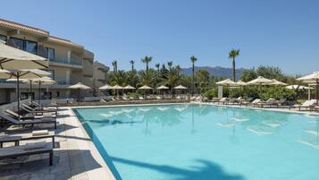 Outdoor pool, pool loungers