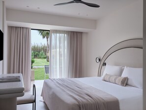 Family Room Inland view | 書桌、免費無線上網、床單