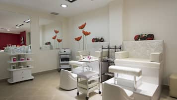Experience a professional and welcoming atmosphere in our salon, featuring a reception area, large mirror, and organized tools and products.