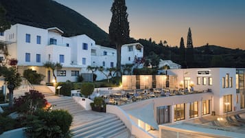 Serveert ontbijt en diner