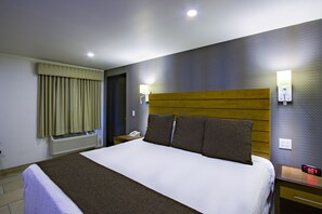 Junior Suite | Premium bedding, down comforters, in-room safe, desk - Hotel La Pinta (Ensenada)