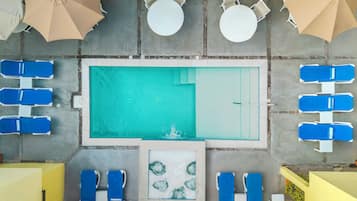 Hồ bơi ngoài trời, mở cửa từ 9:00 đến 21:00, dù/ô trên bãi biển/hồ bơi