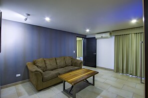 Junior Suite | Living area | LED TV - Hotel La Pinta (Ensenada)