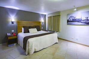 Standard Room, 1 King Bed | Premium bedding, down duvets, in-room safe, desk - Hotel La Pinta (Ensenada)