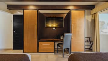 Phòng đôi Tiêu chuẩn | Bộ đồ giường cao cấp, chăn bông, két bảo mật tại phòng, bàn