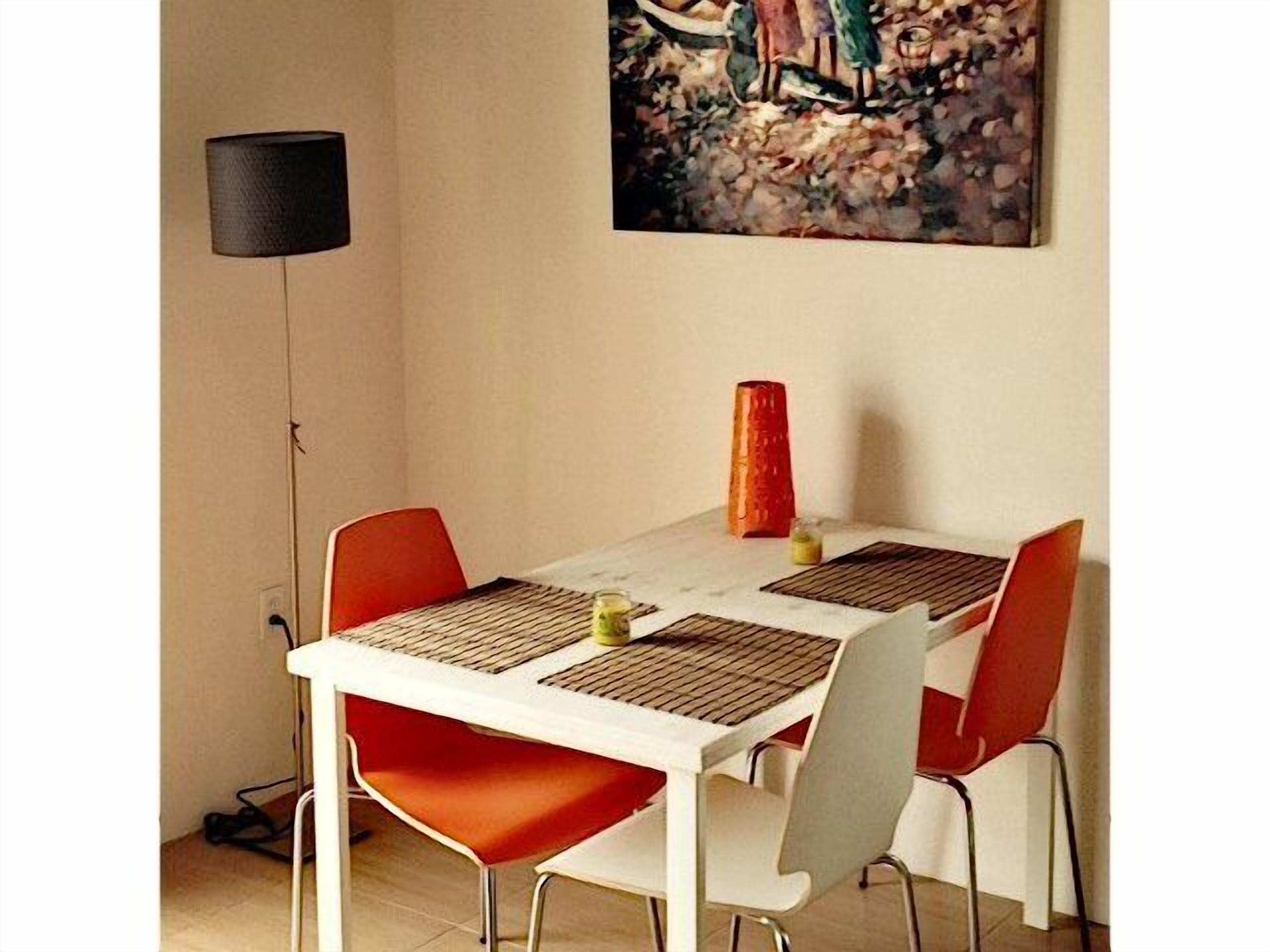 comfort duplex, 1 bedroom, garden view, poolside | in-room dining