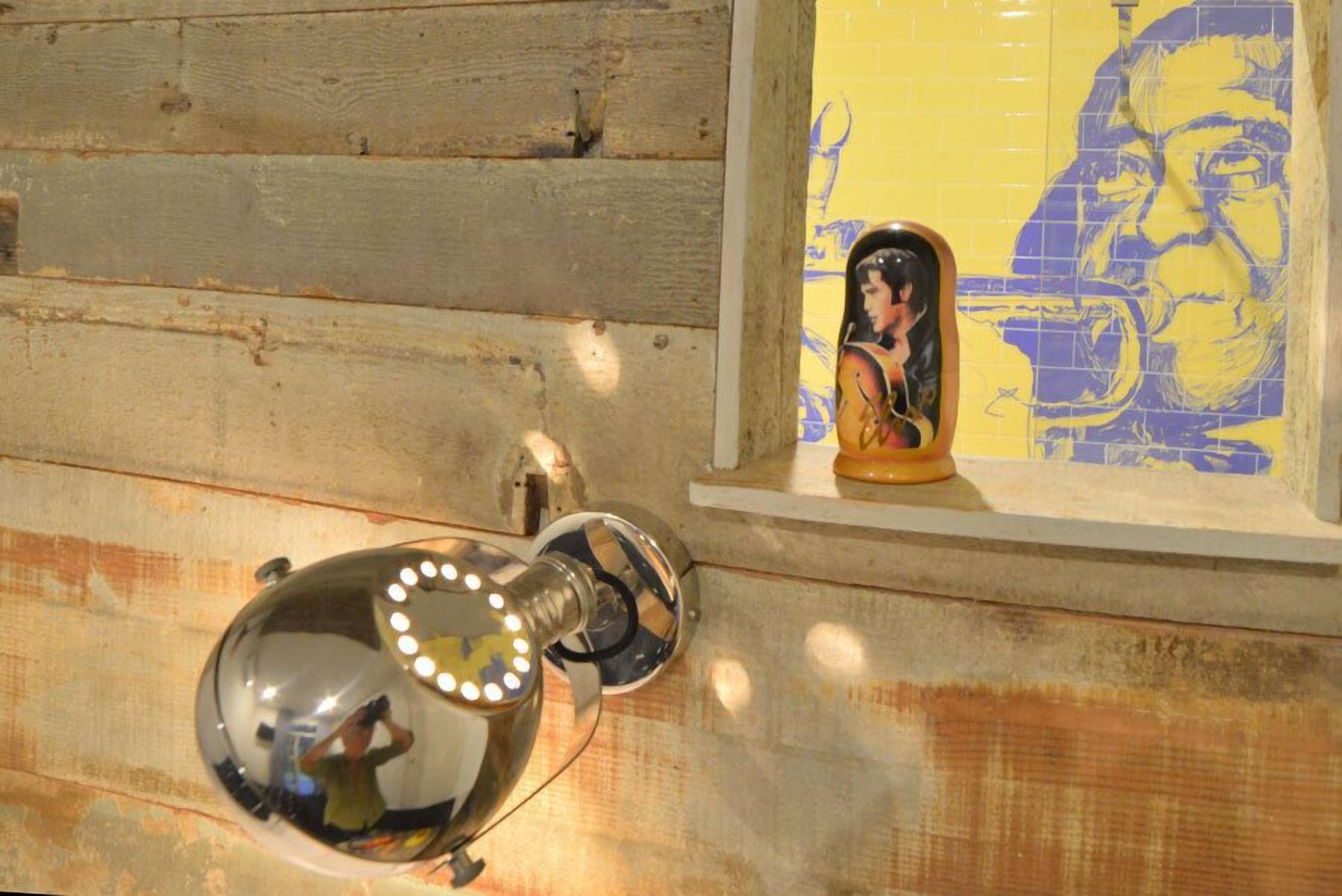 louis queen room | room amenity