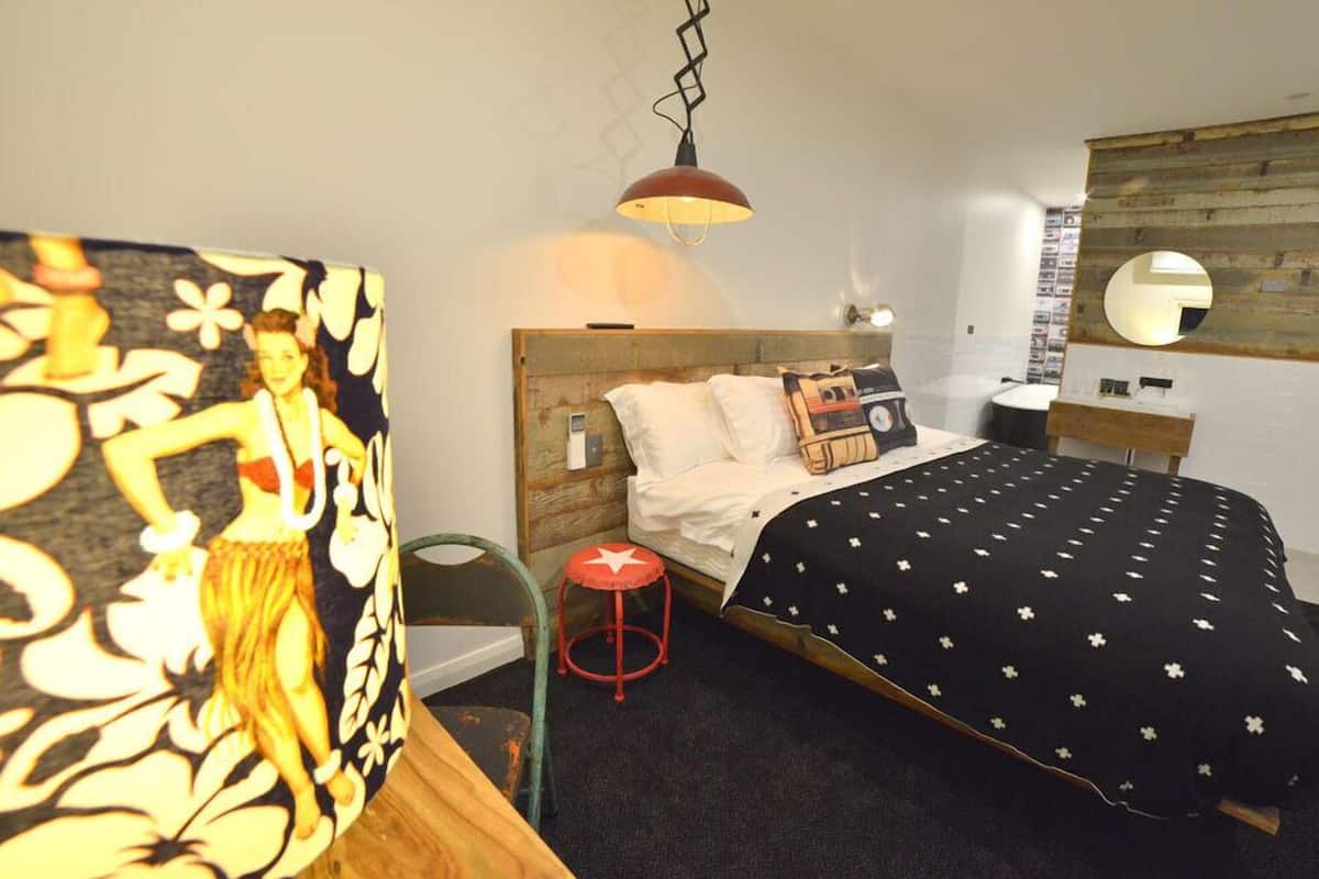 Ropa de cama de alta calidad, minibar, escritorio y insonorización